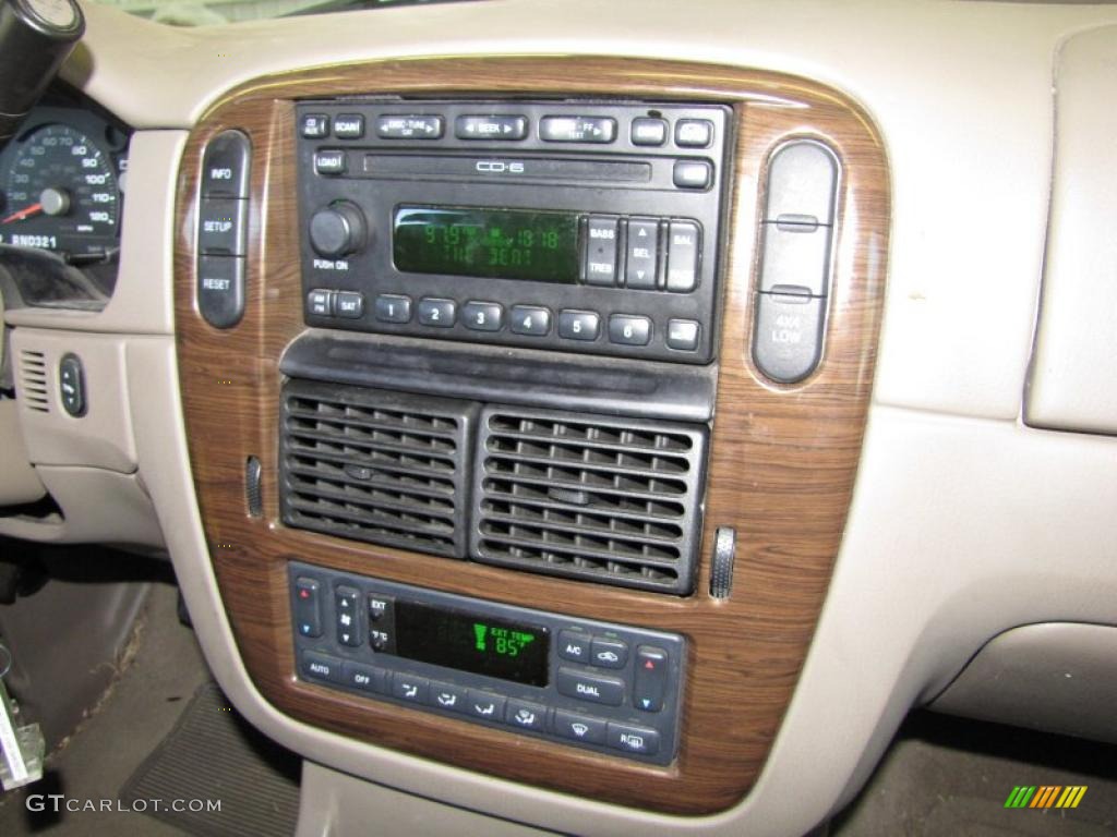 2005 Explorer Eddie Bauer 4x4 - Oxford White / Medium Parchment photo #14