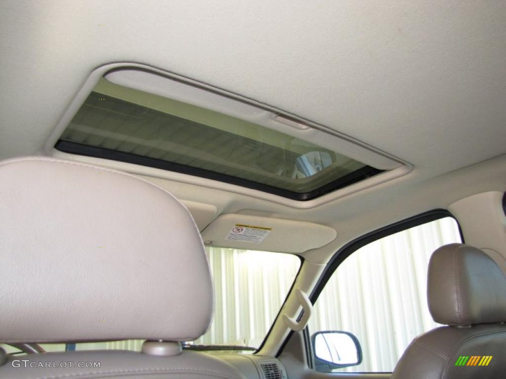 2005 Explorer Eddie Bauer 4x4 - Oxford White / Medium Parchment photo #15