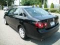 Black - Jetta SE Sedan Photo No. 7