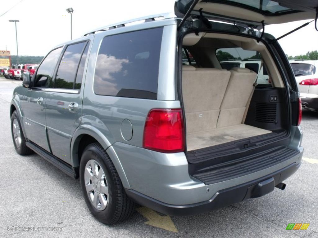 2006 Navigator Luxury - Light Tundra Metallic / Camel photo #15