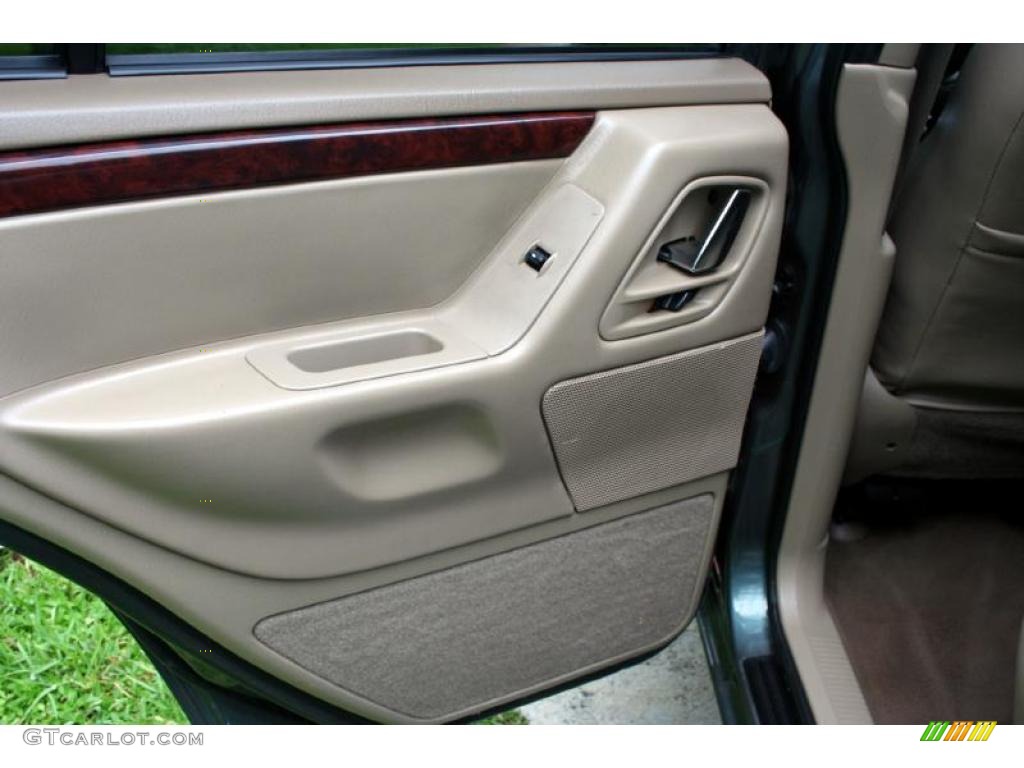 2004 Grand Cherokee Limited 4x4 - Onyx Green Pearl / Taupe photo #37