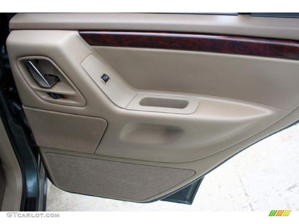 2004 Grand Cherokee Limited 4x4 - Onyx Green Pearl / Taupe photo #38