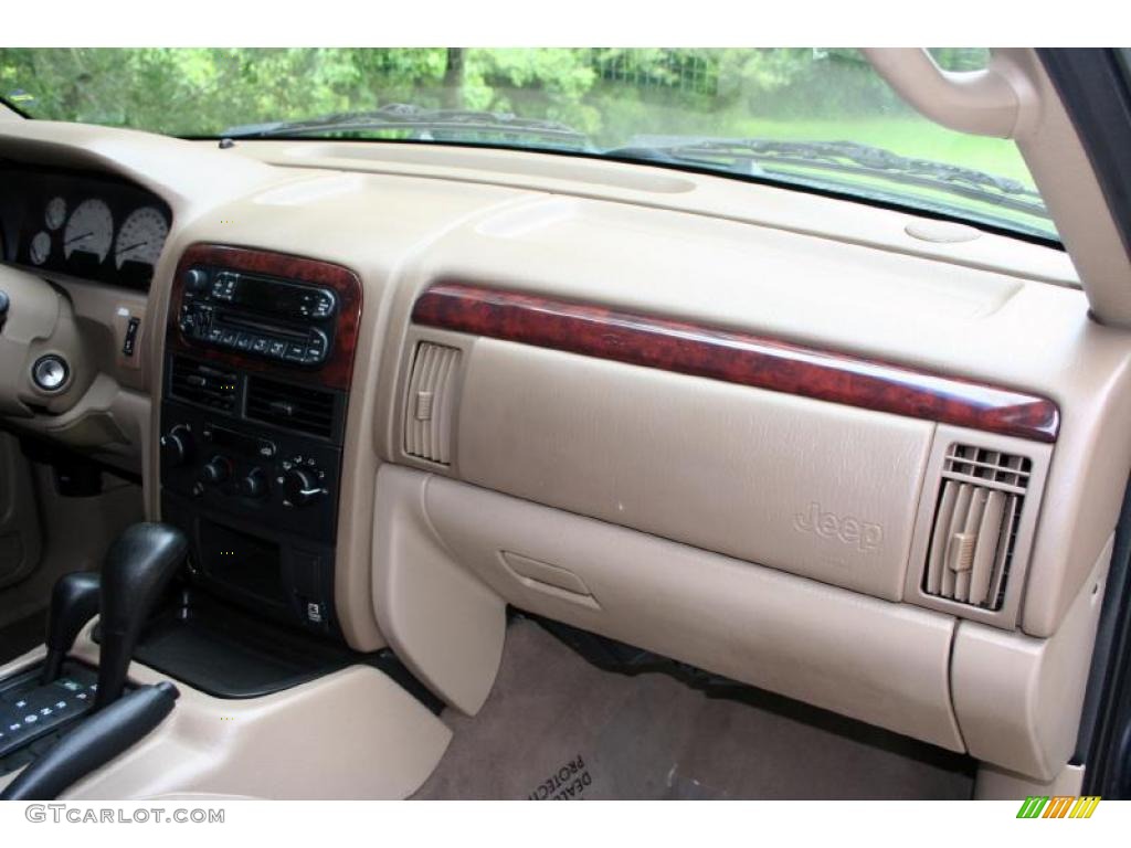 2004 Grand Cherokee Limited 4x4 - Onyx Green Pearl / Taupe photo #62