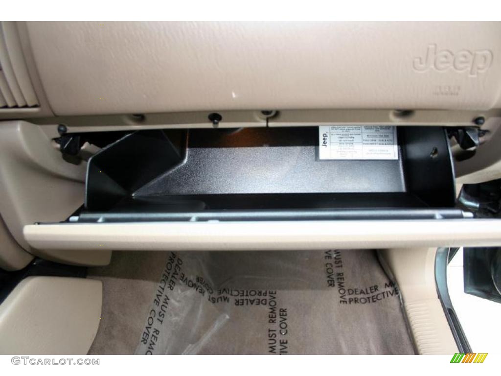 2004 Grand Cherokee Limited 4x4 - Onyx Green Pearl / Taupe photo #68