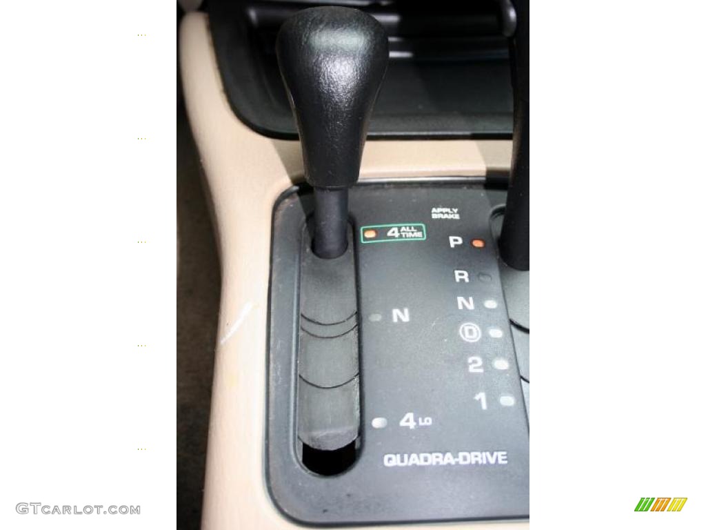 2004 Grand Cherokee Limited 4x4 - Onyx Green Pearl / Taupe photo #71