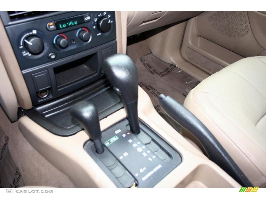 2004 Grand Cherokee Limited 4x4 - Onyx Green Pearl / Taupe photo #87