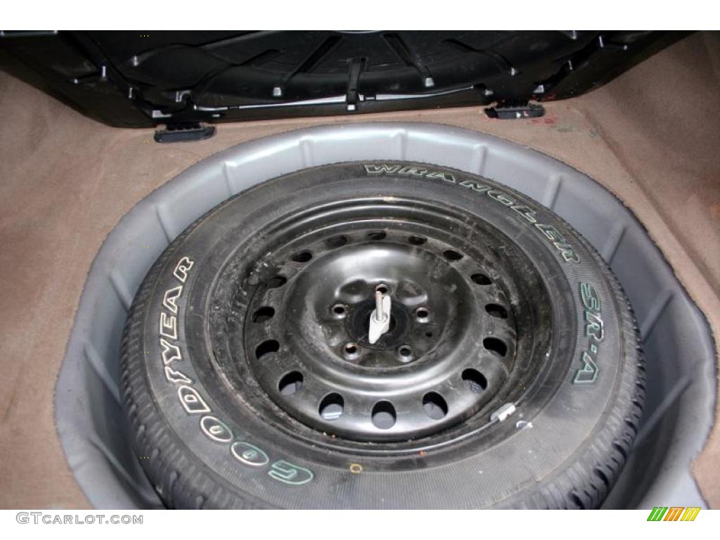 2004 Grand Cherokee Limited 4x4 - Onyx Green Pearl / Taupe photo #102