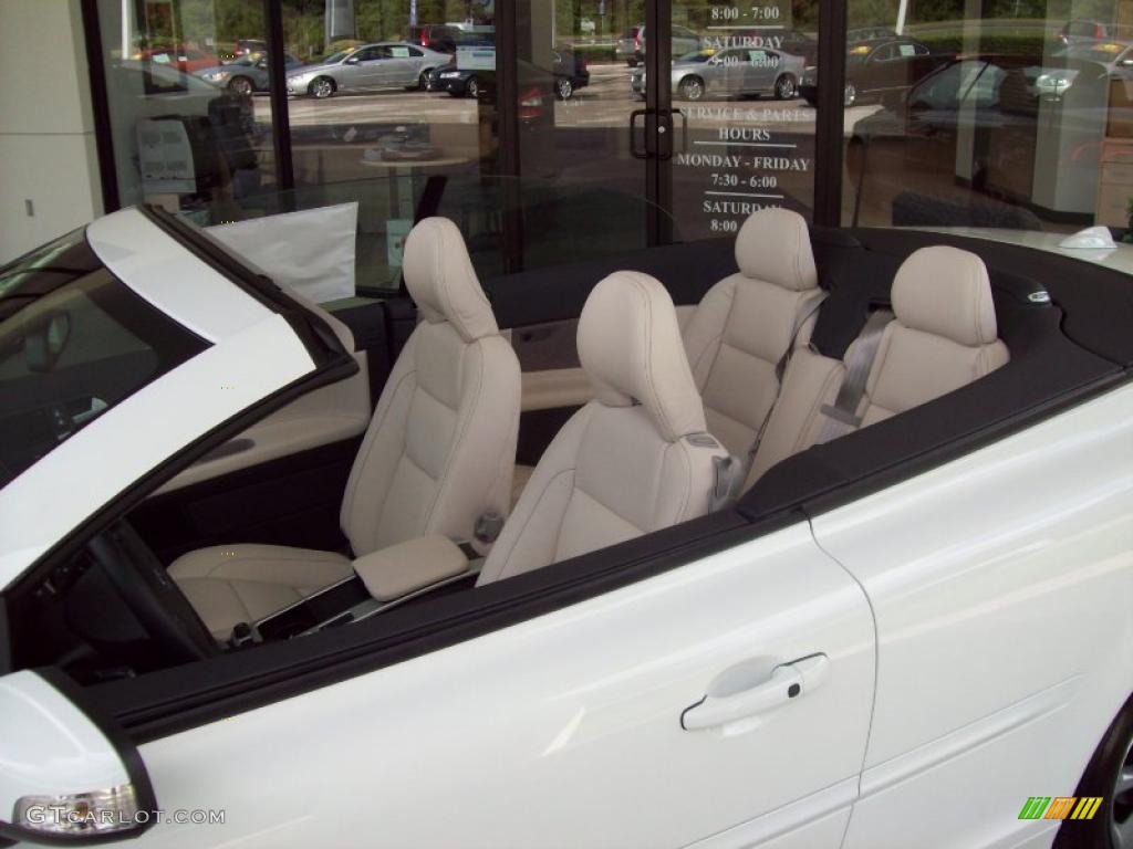 2011 C70 T5 - Ice White / Soverign Hide Calcite Leather/Off Black photo #12