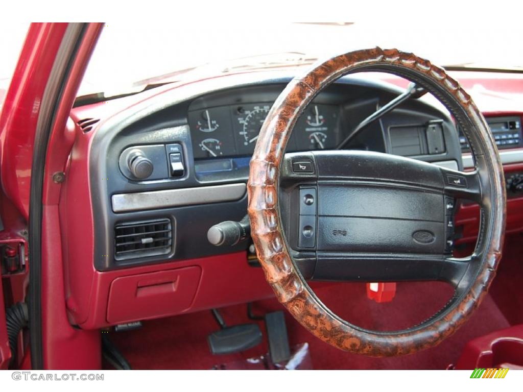 1995 F150 XL Regular Cab - Electric Currant Red Pearl / Red photo #3
