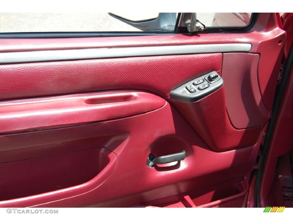 1995 F150 XL Regular Cab - Electric Currant Red Pearl / Red photo #5