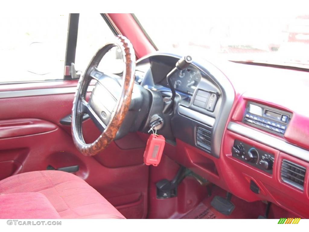 1995 F150 XL Regular Cab - Electric Currant Red Pearl / Red photo #7