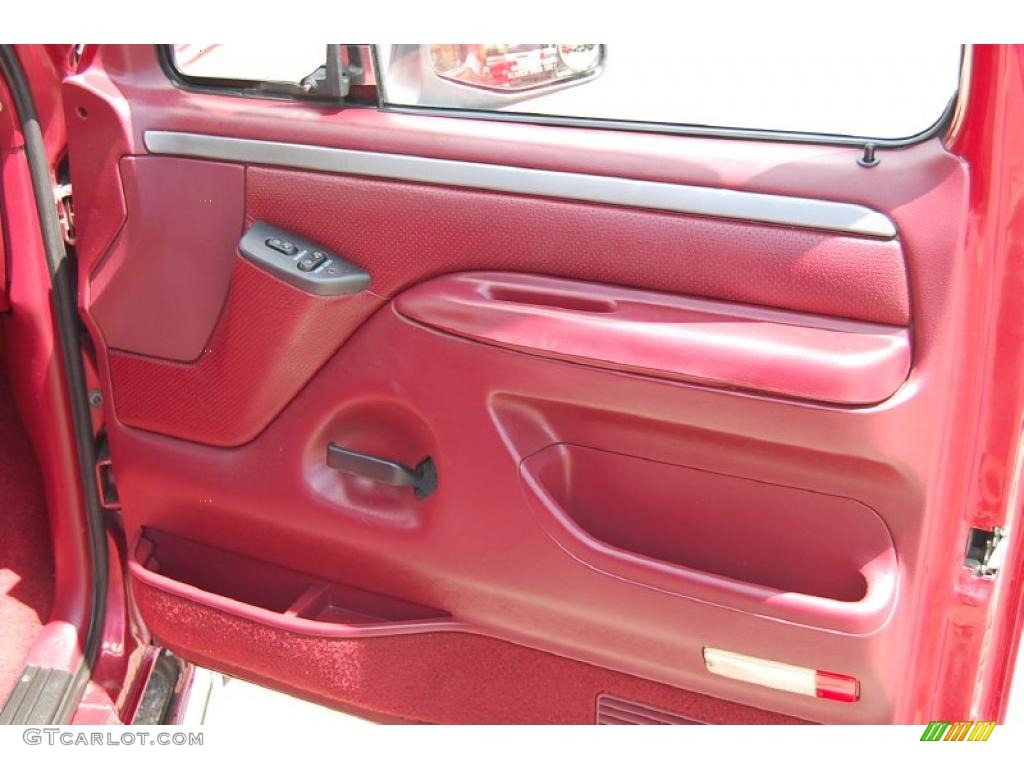 1995 F150 XL Regular Cab - Electric Currant Red Pearl / Red photo #9