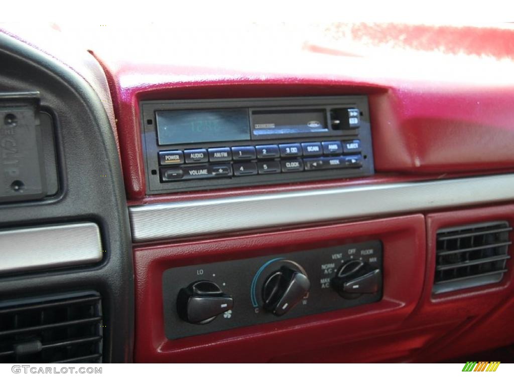 1995 F150 XL Regular Cab - Electric Currant Red Pearl / Red photo #19