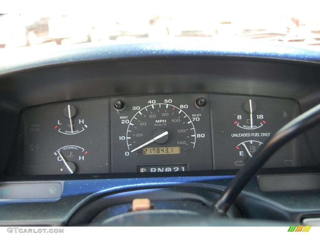 1995 F150 XL Regular Cab - Electric Currant Red Pearl / Red photo #20