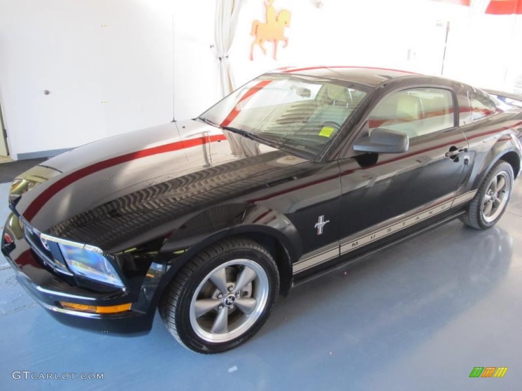 2006 Mustang V6 Premium Coupe - Black / Light Graphite photo #3