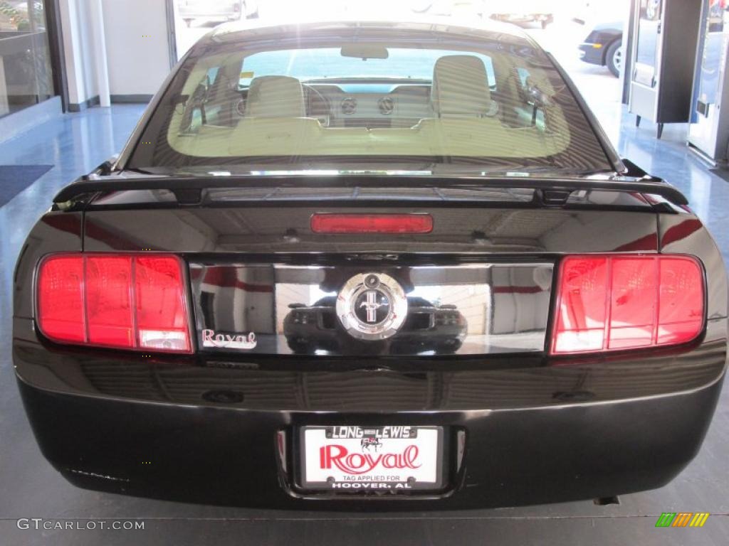 2006 Mustang V6 Premium Coupe - Black / Light Graphite photo #5