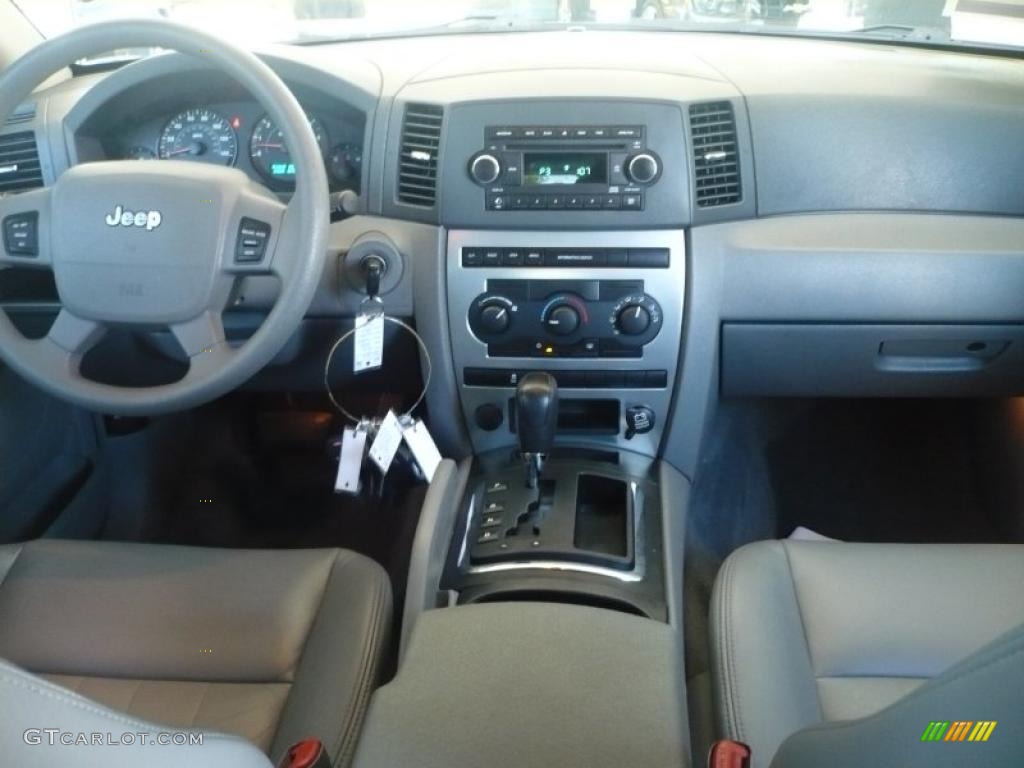 2005 Grand Cherokee Laredo 4x4 - Brilliant Black Crystal Pearl / Medium Slate Gray photo #16