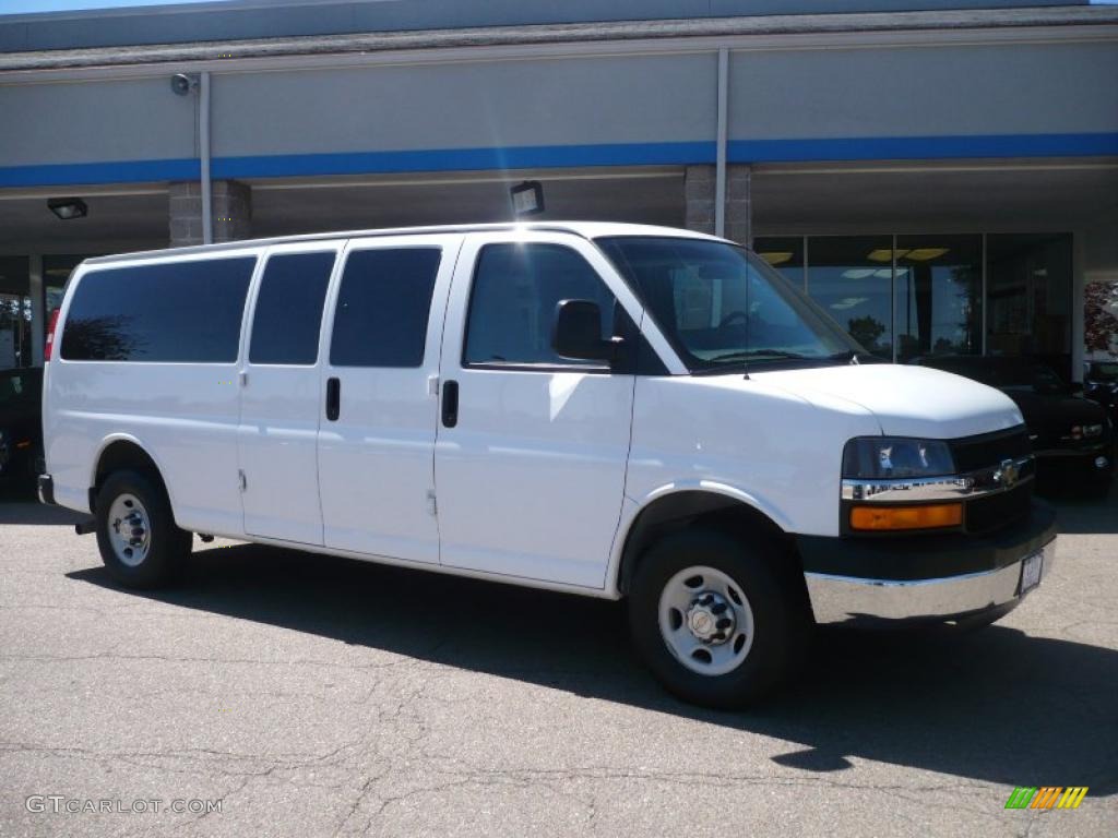 Summit White Chevrolet Express