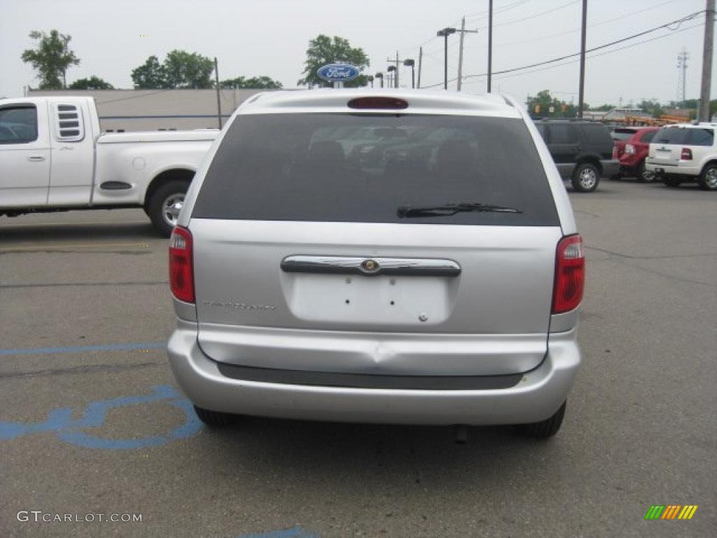 2006 Town & Country  - Bright Silver Metallic / Medium Slate Gray photo #3