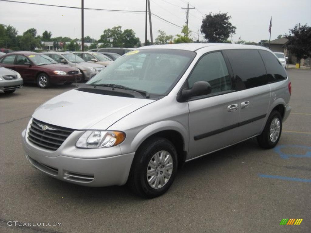 2006 Town & Country  - Bright Silver Metallic / Medium Slate Gray photo #6