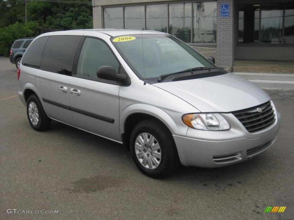 2006 Town & Country  - Bright Silver Metallic / Medium Slate Gray photo #8