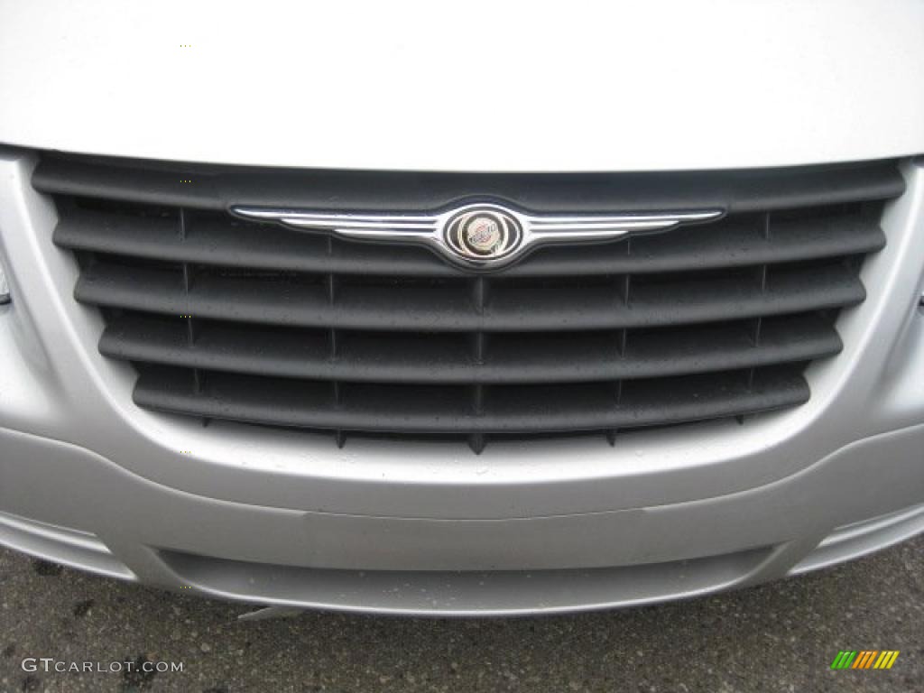 2006 Town & Country  - Bright Silver Metallic / Medium Slate Gray photo #11