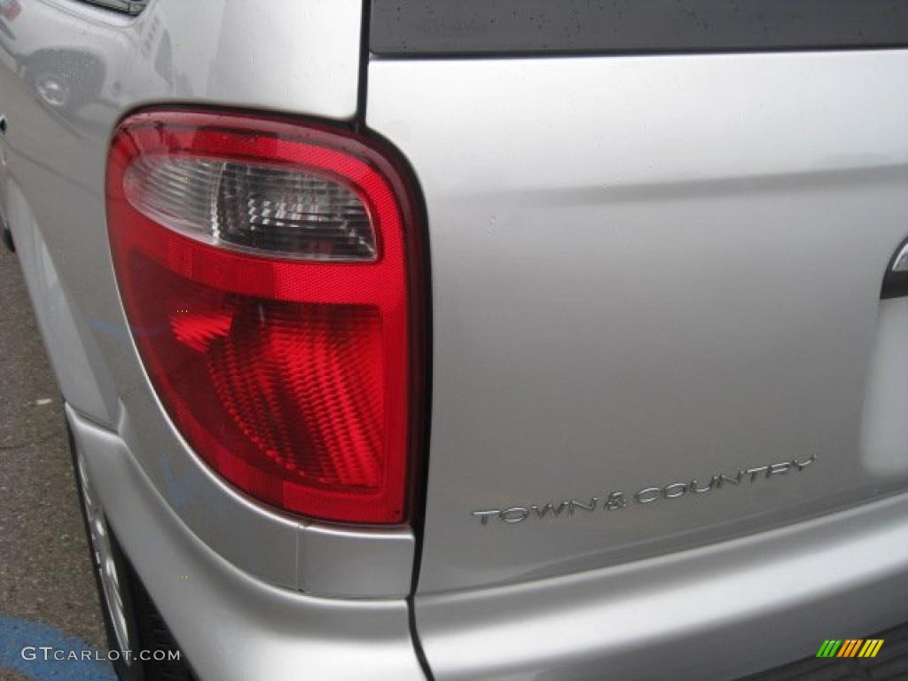 2006 Town & Country  - Bright Silver Metallic / Medium Slate Gray photo #13