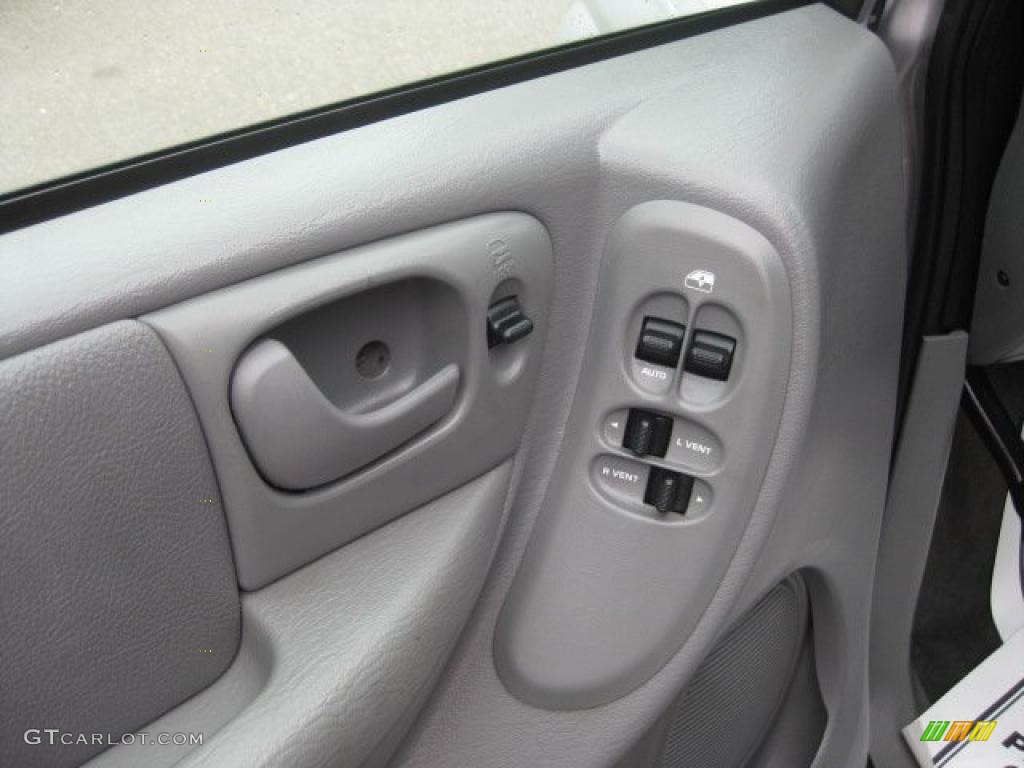 2006 Town & Country  - Bright Silver Metallic / Medium Slate Gray photo #19