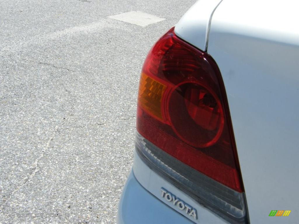 2003 ECHO Sedan - Polar White / Shadow Gray photo #10