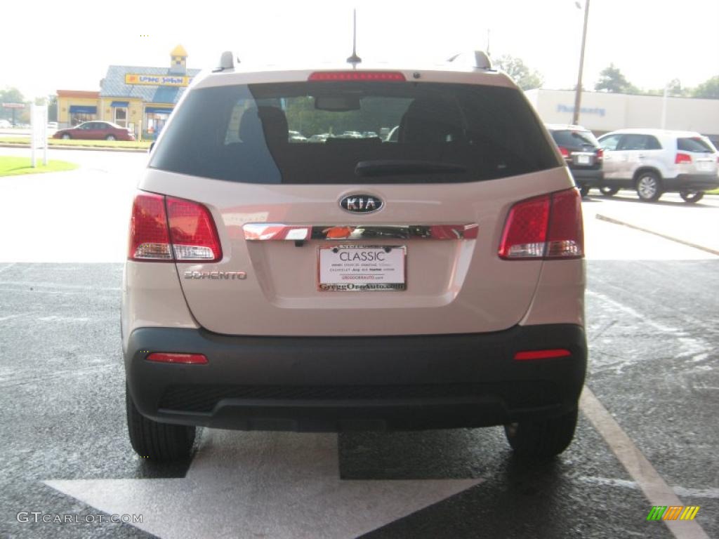 2011 Sorento LX - Snow White Pearl / Beige photo #4