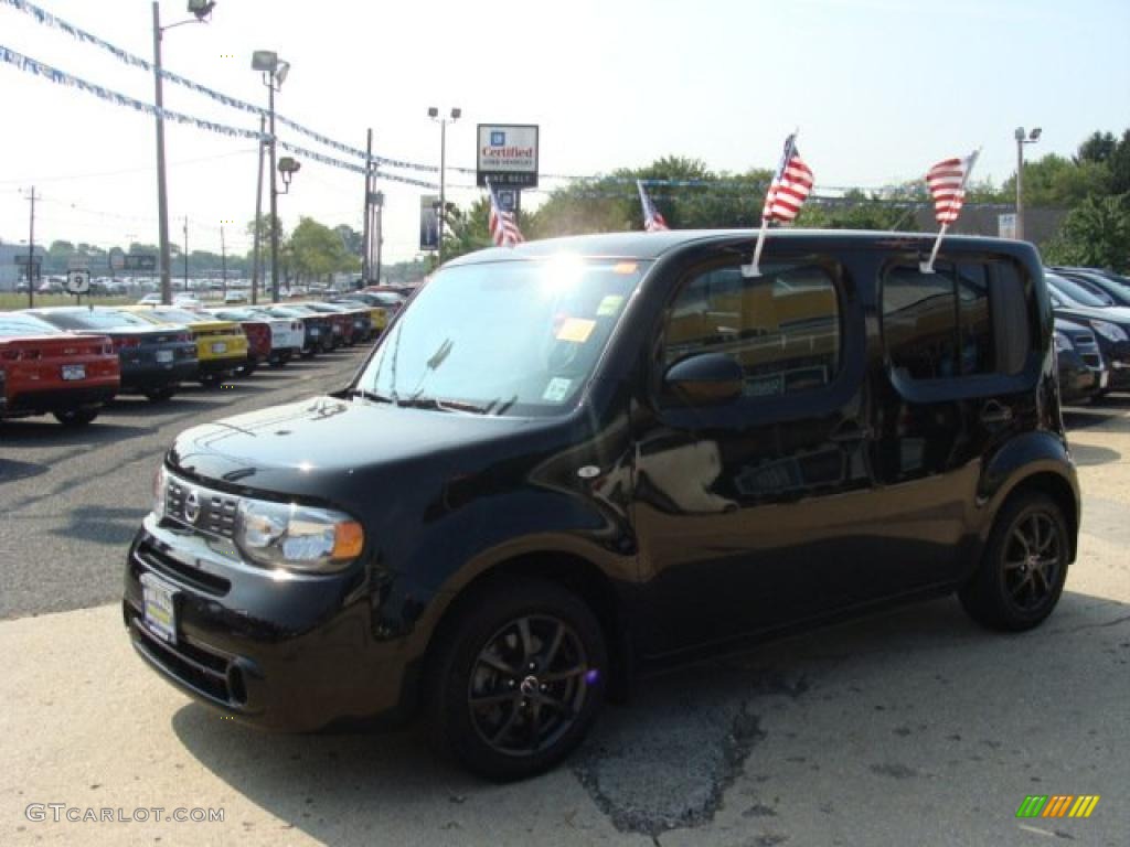 Super Black Nissan Cube