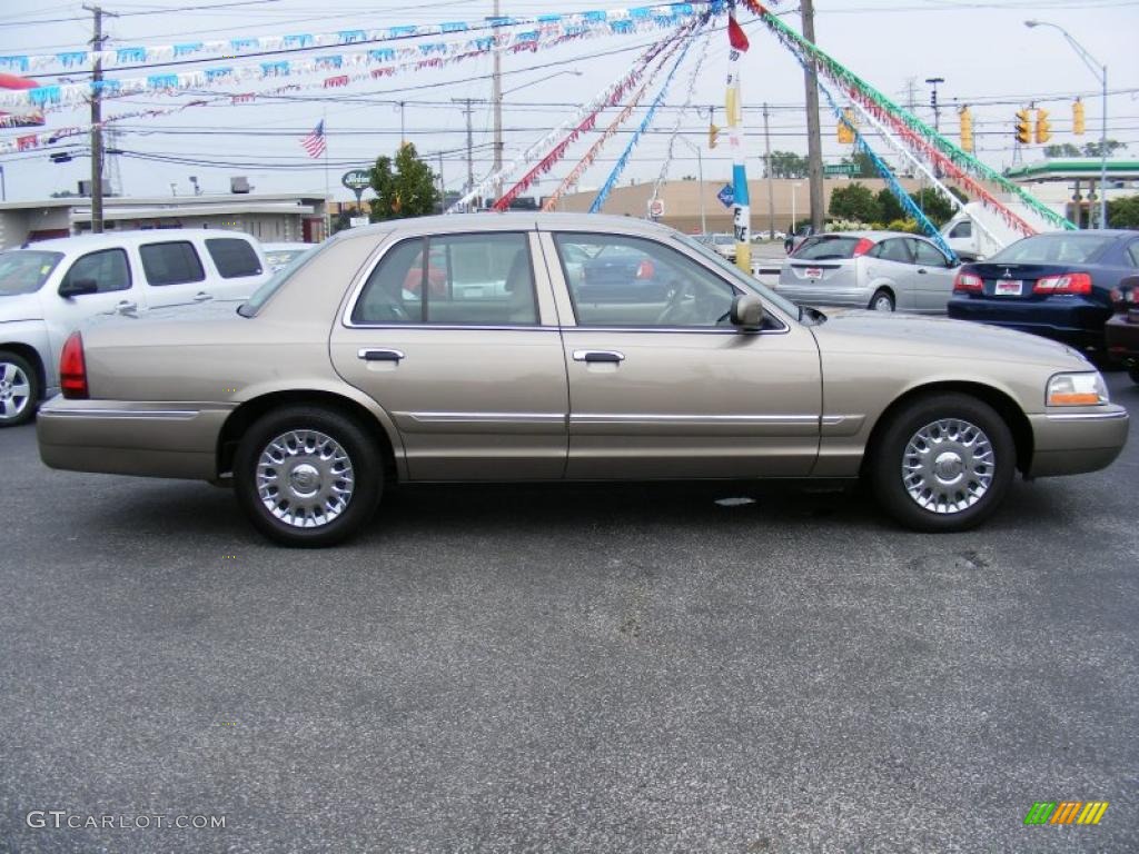 2004 Grand Marquis GS - Arizona Beige Metallic / Medium Parchment photo #6