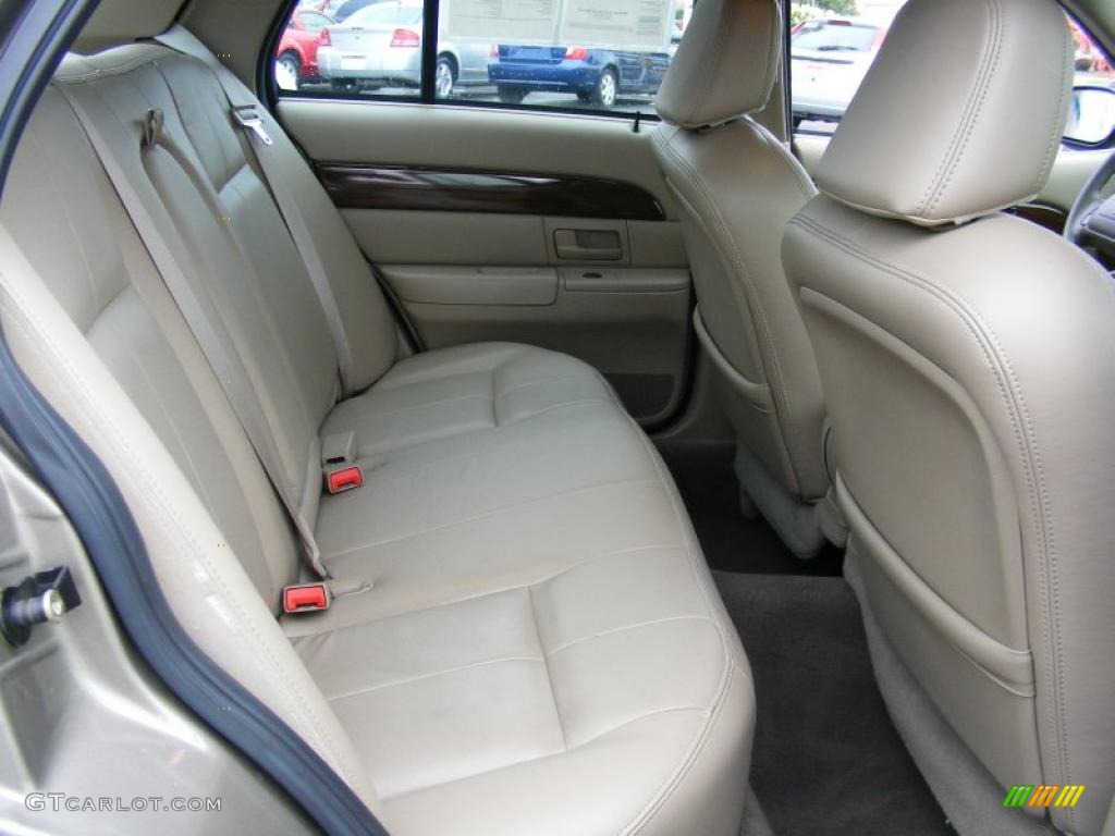 2004 Grand Marquis GS - Arizona Beige Metallic / Medium Parchment photo #12