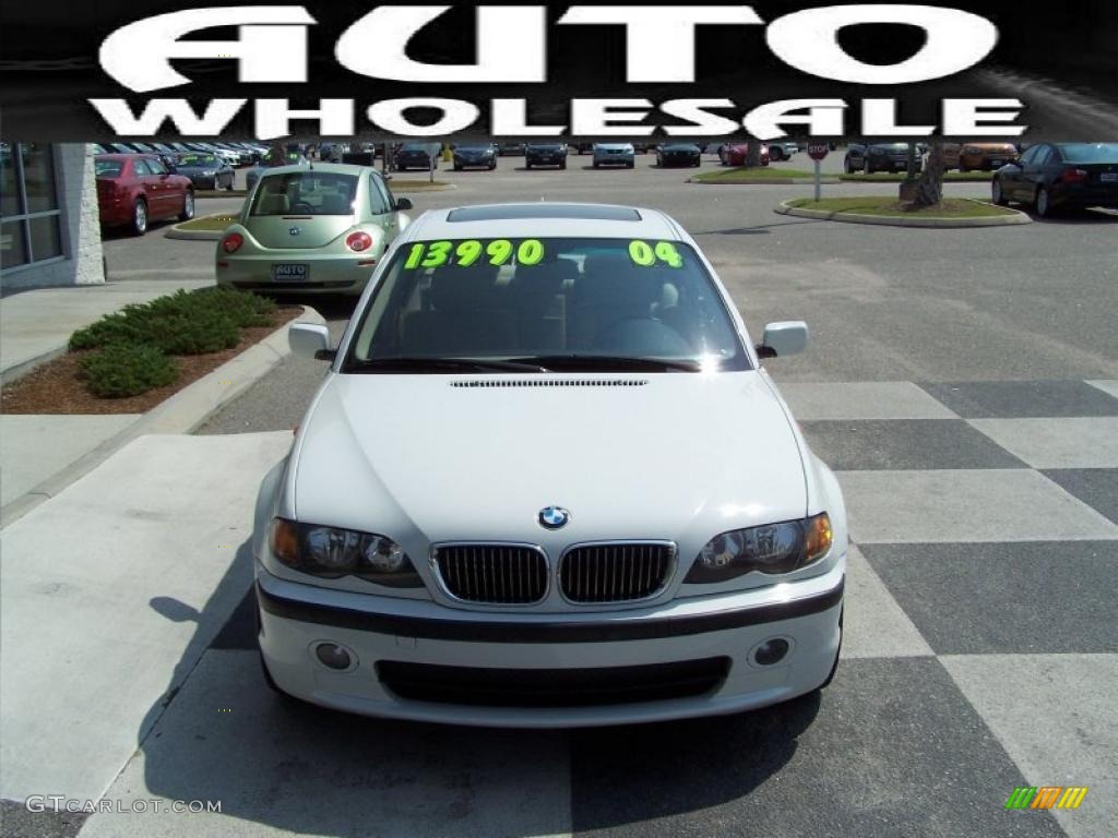 2004 3 Series 330i Sedan - Alpine White / Sand photo #2