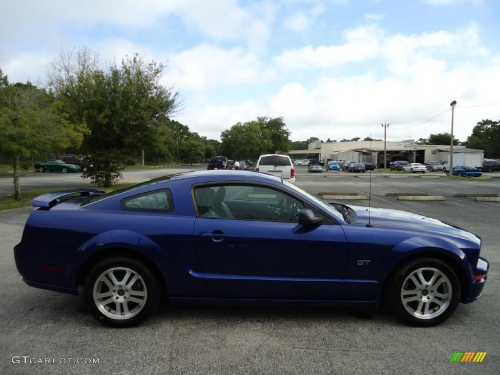 2005 Mustang GT Premium Coupe - Sonic Blue Metallic / Light Graphite photo #11