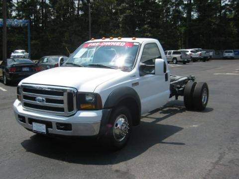 2006 Ford F350 Super Duty XLT Regular Cab Dually Chassis Data, Info and Specs