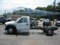 2006 Oxford White Ford F350 Super Duty XLT Regular Cab Dually Chassis  photo #2