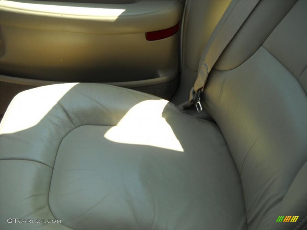 2004 Park Avenue  - White Diamond Pearl / Light Cashmere photo #24