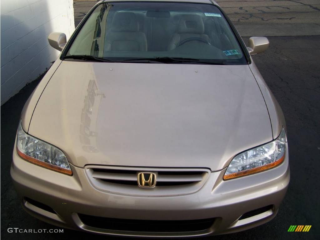 2002 Accord EX V6 Coupe - Naples Gold Metallic / Ivory photo #2