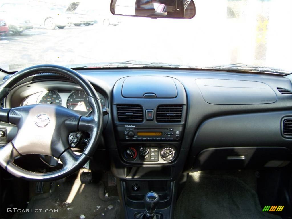 2005 Sentra SE-R Spec V - Code Red / Charcoal photo #10