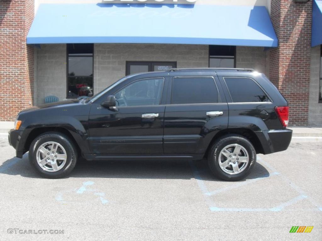 2005 Grand Cherokee Laredo 4x4 - Brilliant Black Crystal Pearl / Medium Slate Gray photo #1