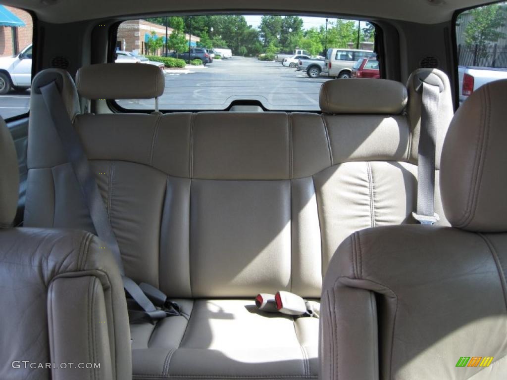 2001 Suburban 1500 LT 4x4 - Summit White / Tan photo #16