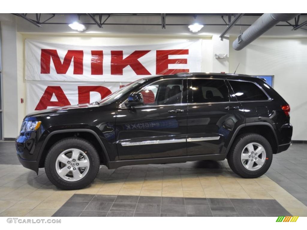 Brilliant Black Crystal Pearl Jeep Grand Cherokee