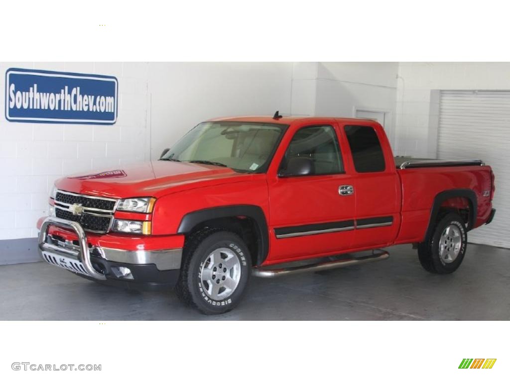 2007 Silverado 1500 Classic Z71 Extended Cab 4x4 - Victory Red / Tan photo #1