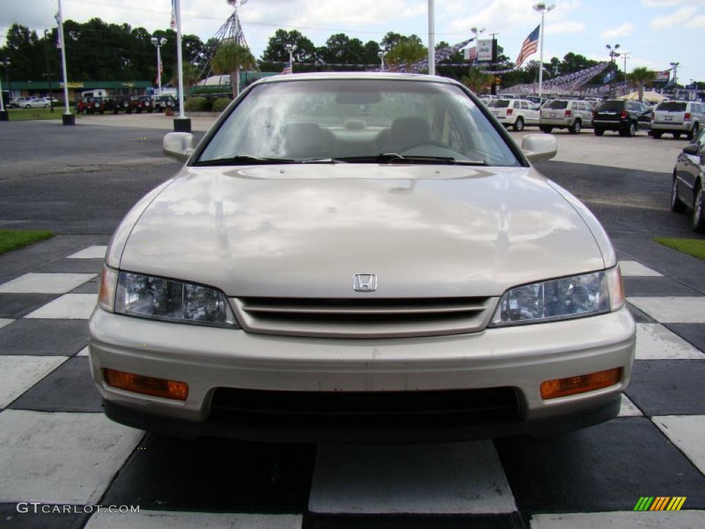 1995 Accord LX Coupe - Cashmere Silver Metallic / Beige photo #4