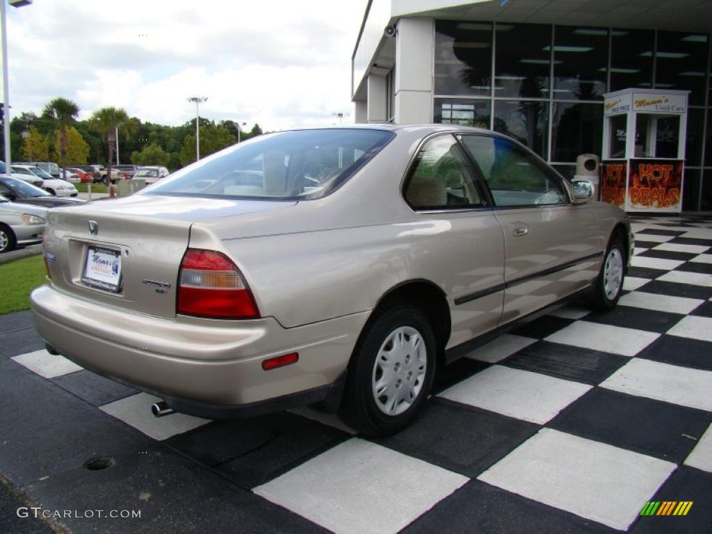 1995 Accord LX Coupe - Cashmere Silver Metallic / Beige photo #7