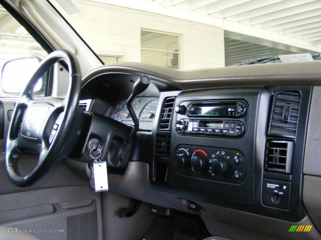 2003 Dakota Stampede Club Cab - Black / Dark Slate Gray photo #23