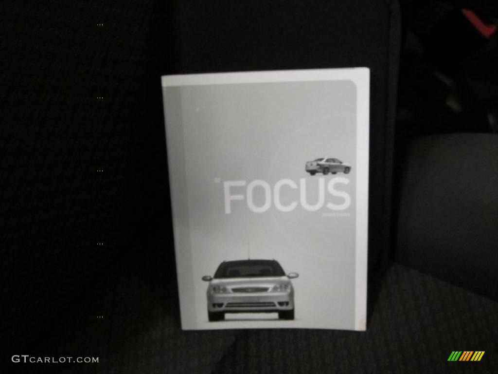 2007 Focus ZX5 S Hatchback - Kiwi Green Metallic / Charcoal photo #9