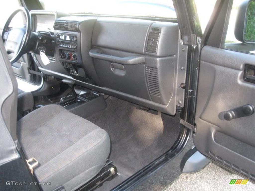 2004 Wrangler Sport 4x4 - Black / Dark Slate Gray photo #15