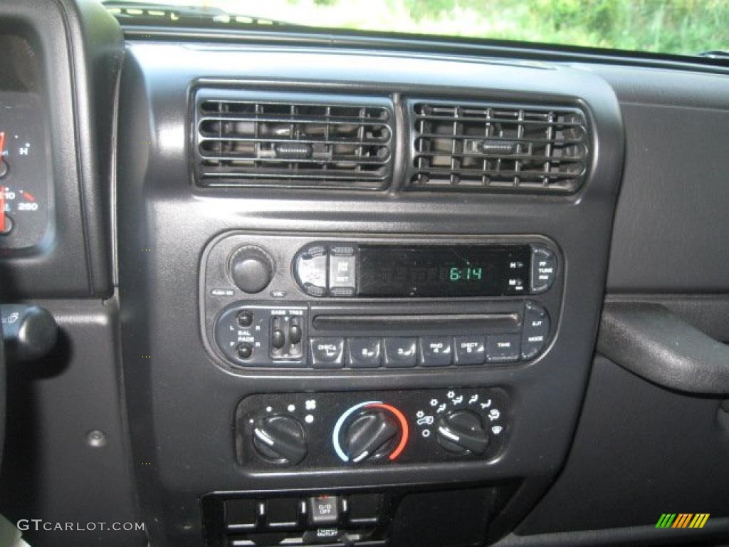 2004 Wrangler Sport 4x4 - Black / Dark Slate Gray photo #21